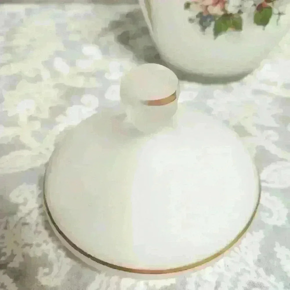 Norleans Floral Apothecary Jar white satin vintage jar with lid - Picture 6 of 6